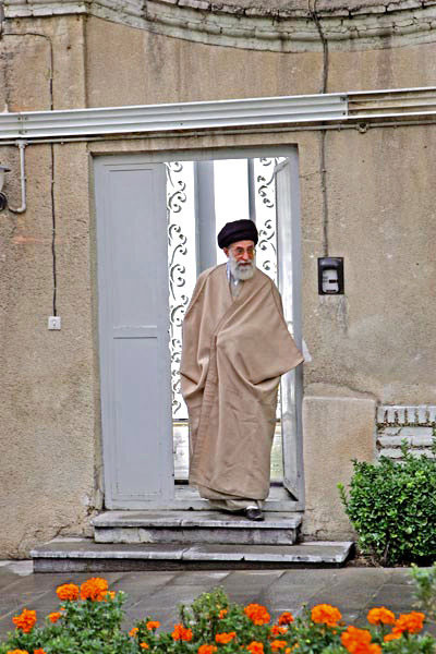 دانلود زندگی نامه امام خامنه ای (1)