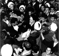 قيام خونين 19 دی مردم قم 